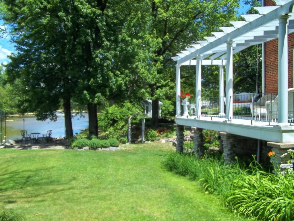 The Rivers Edge Executive Suites Tiffin Exterior foto